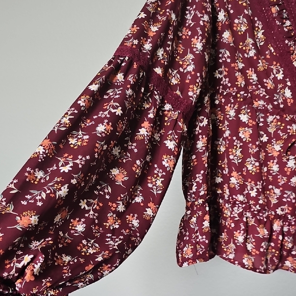 Planet Heart Romantic Date Night Floral Burgundy Peasant Top Medium - Picture 9 of 10
